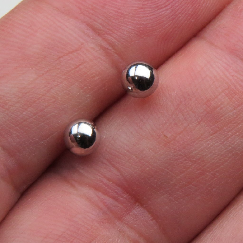 10k White Gold 5mm Ball Earring Studs 95$